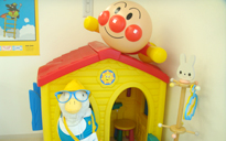 小さなお子様のご来店もOK♪テレビでアニメ番組も見れますよ